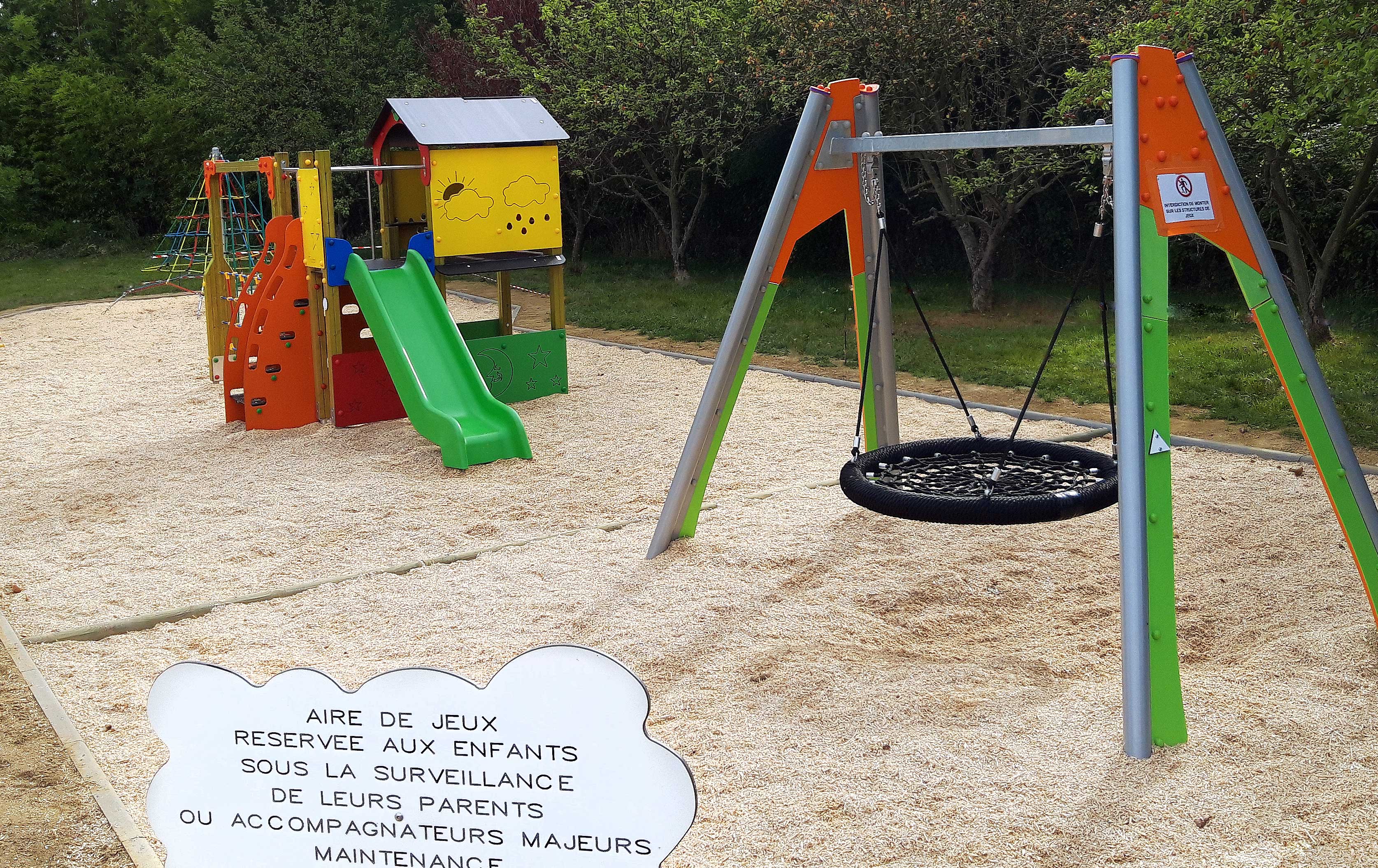Jeux extérieurs pour collectivité, Aires de jeux pour enfants