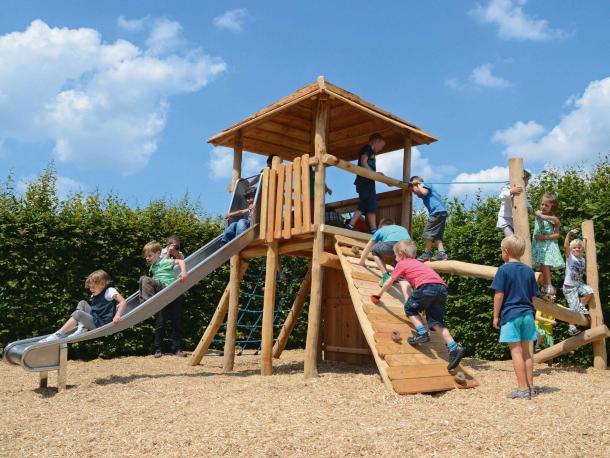 la tour magique en robinier avec parcours d'equilibre - 4/12 ans