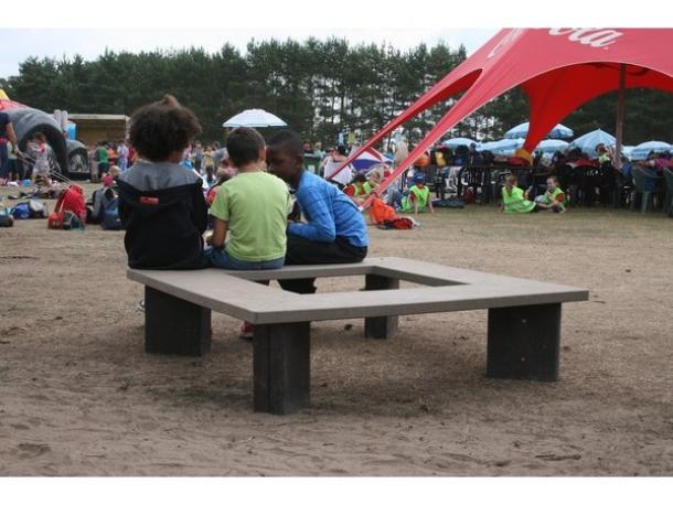 banc cube gp47 plastique recycle govaplast - h 34cm