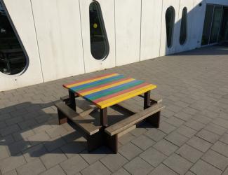 table pique nique carre gp39h30 en plastique recycle multicolore govaplast