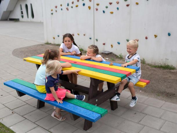 table pique nique gp16  multicolore en plastique recycle maternelle