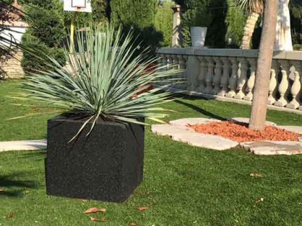 tabouret / jardiniere cube maternelle