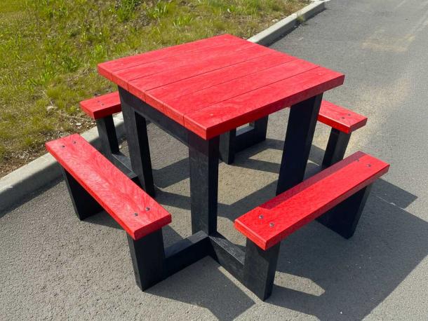 table pim pom color plastique recycle creche