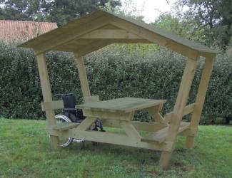 table castor pmr avec toit