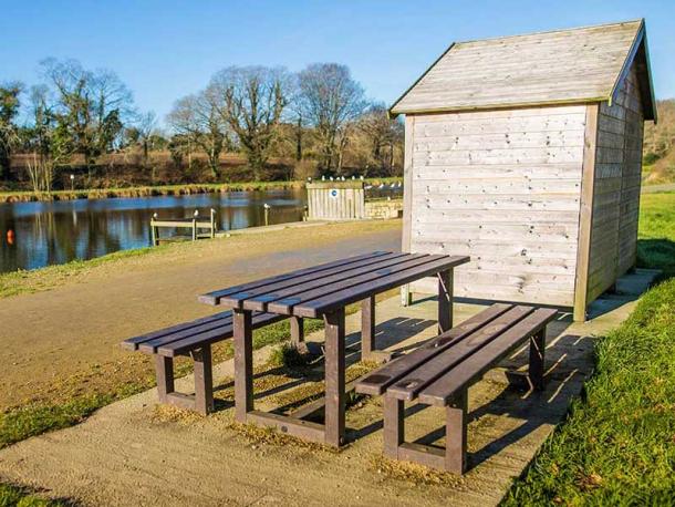 ensemble pique nique moderne en plastique recycle version banquettes - 200 cm