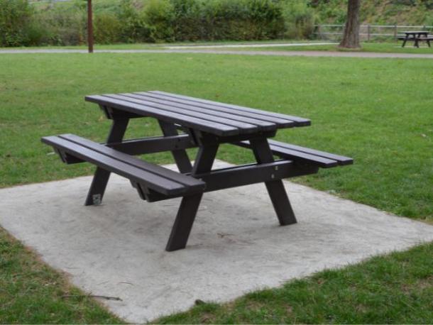 table pique nique bavardage