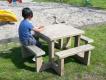 TABLE PIM POM MATERNELLE EN PLASTIQUE RECYCLE