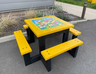 table pim pom jeux color maternelle en plastique recycle